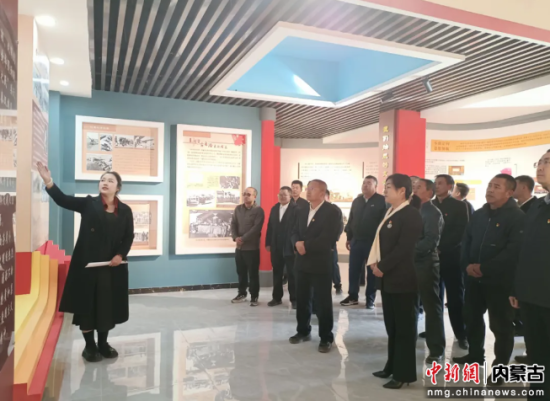 乌兰察布市同心浇灌团结花  携手共绘同心圆